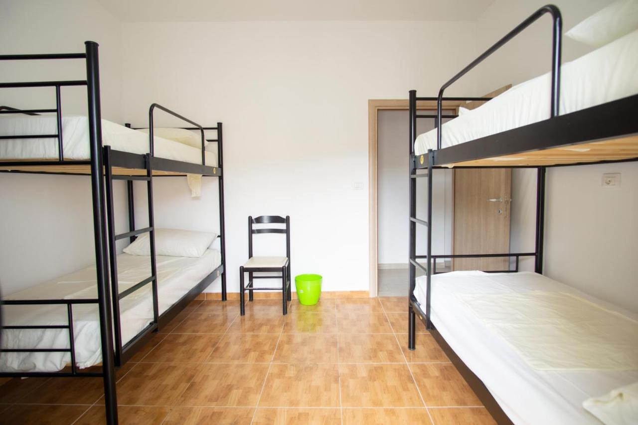 Wallaby Hostel Саранда Экстерьер фото