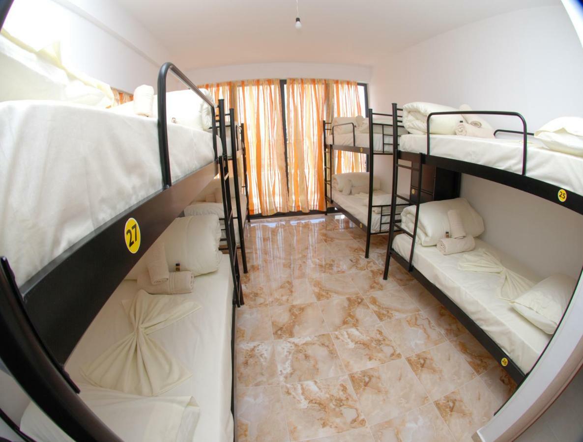 Wallaby Hostel Саранда Экстерьер фото