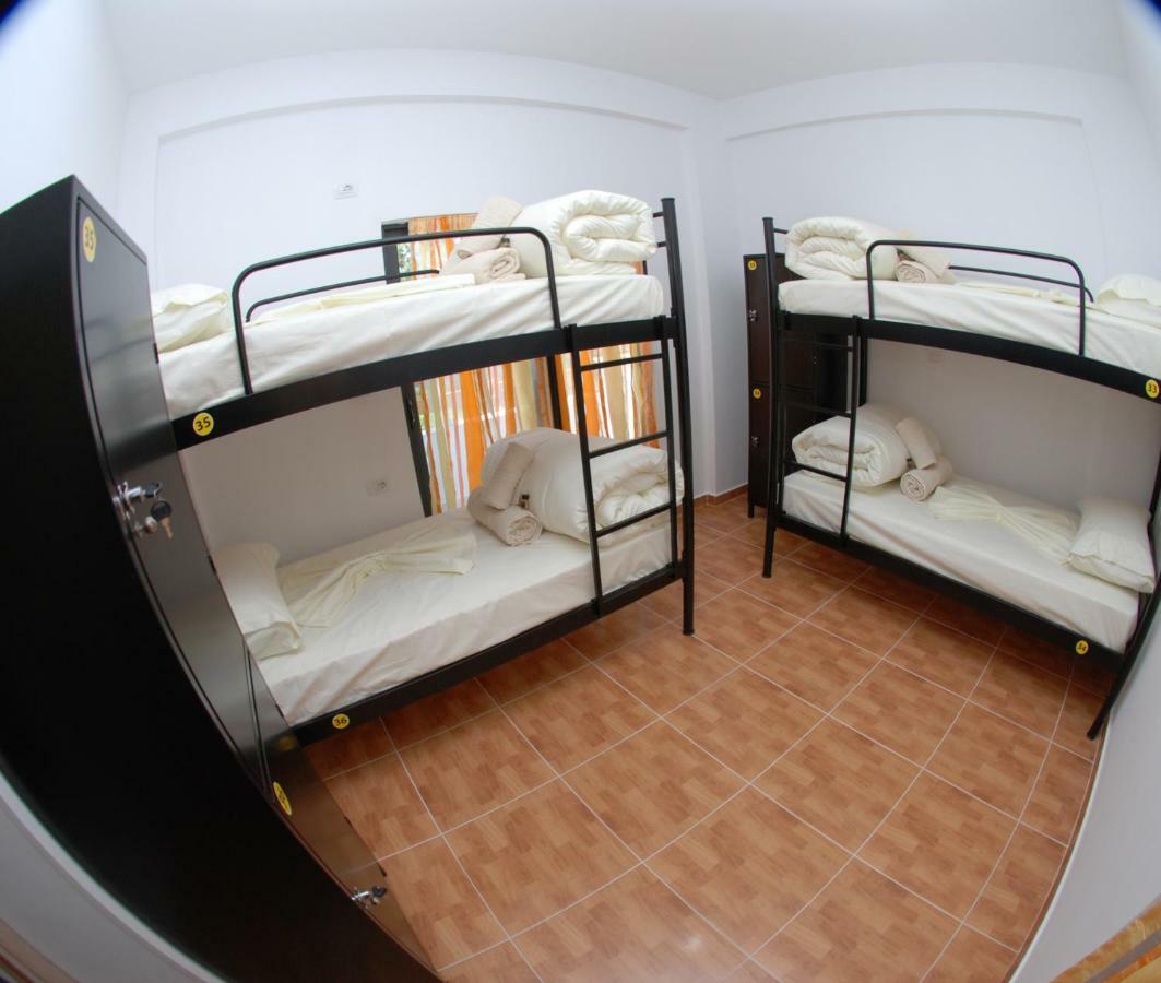 Wallaby Hostel Саранда Экстерьер фото