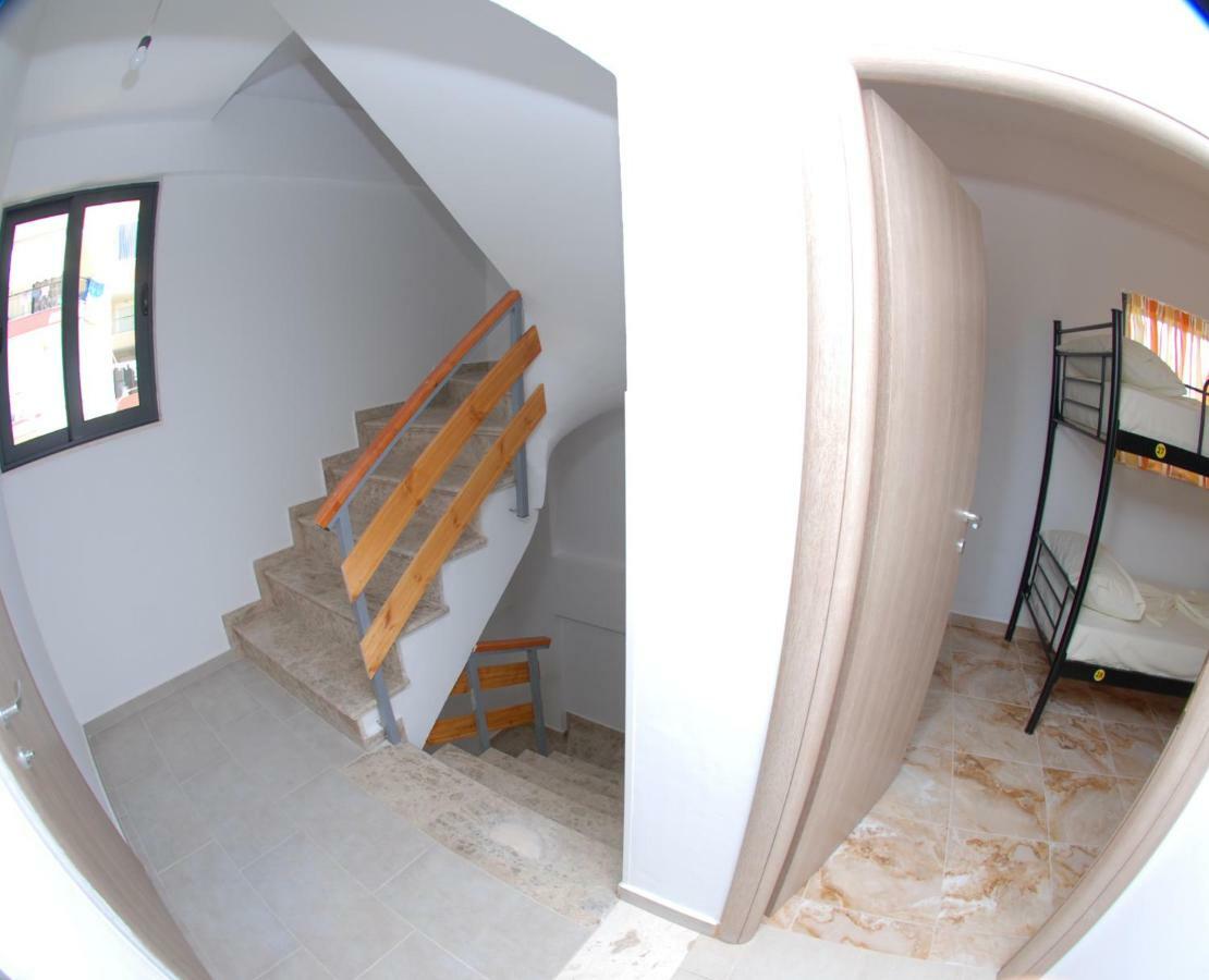 Wallaby Hostel Саранда Экстерьер фото