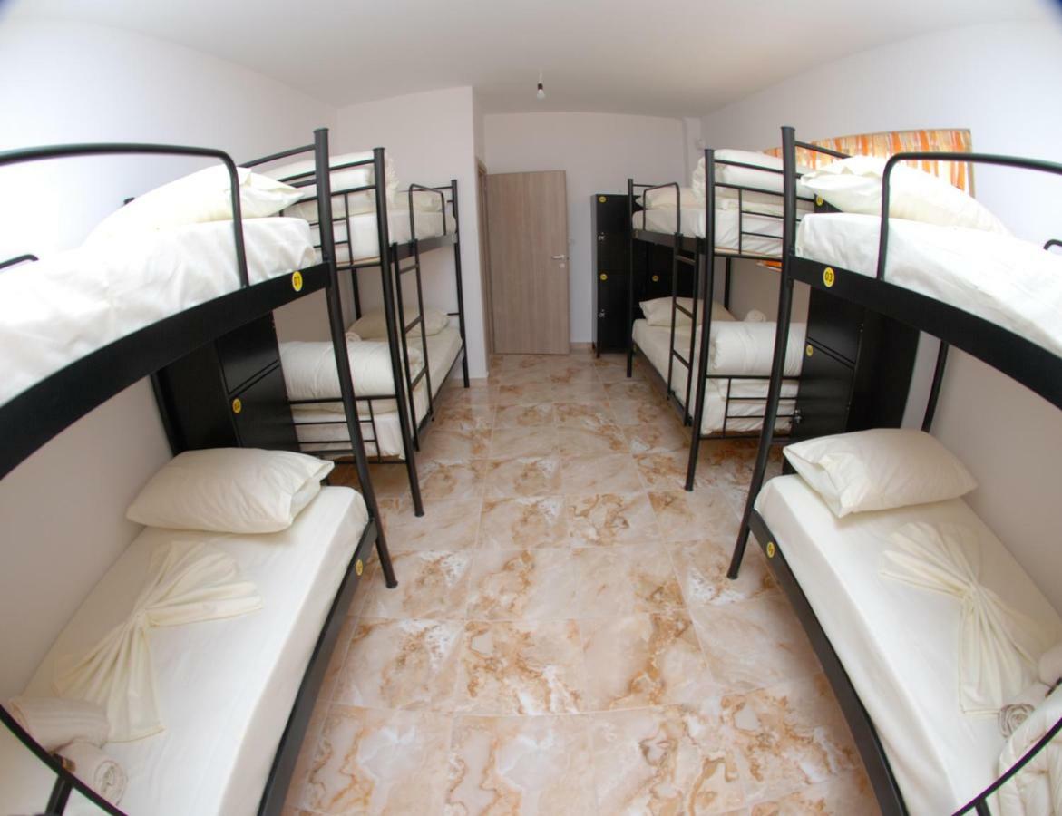 Wallaby Hostel Саранда Экстерьер фото
